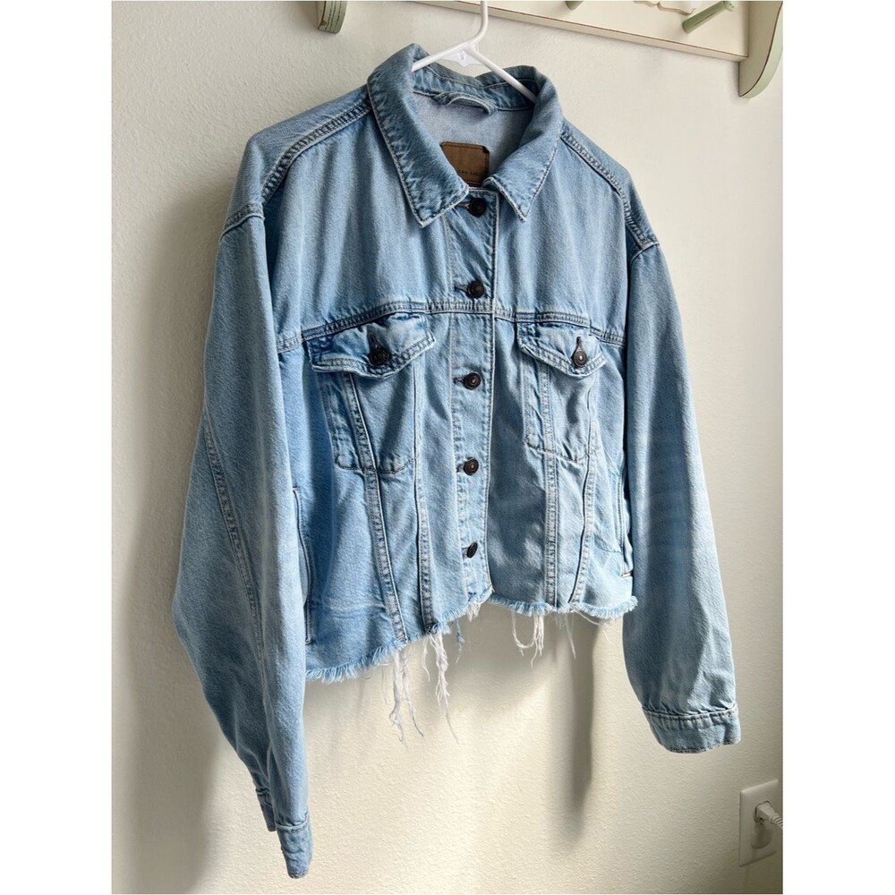 American Eagle Outfitters Light Blue Frayed Hem Cropped Denim Jacket